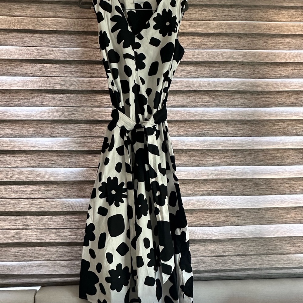 Elegant Black and White Floral Midi Dress